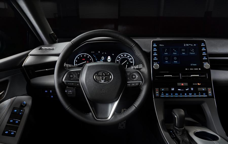 Панель приборов Toyota Avalon XSE 2018 года  (фото 13 из 28)
